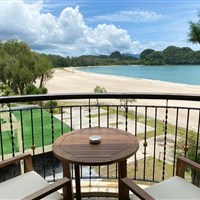 Tanjung Rhu Resort - Balkon s výhledem na pláž - www.marco-polo.cz