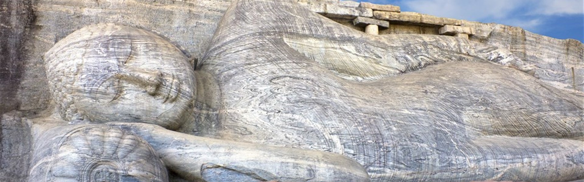 Poznejte elegantní Srí Lanku a odpočiňte si na Maledivách - Sri Lanka_Polonnaruwa_lezici Buddha