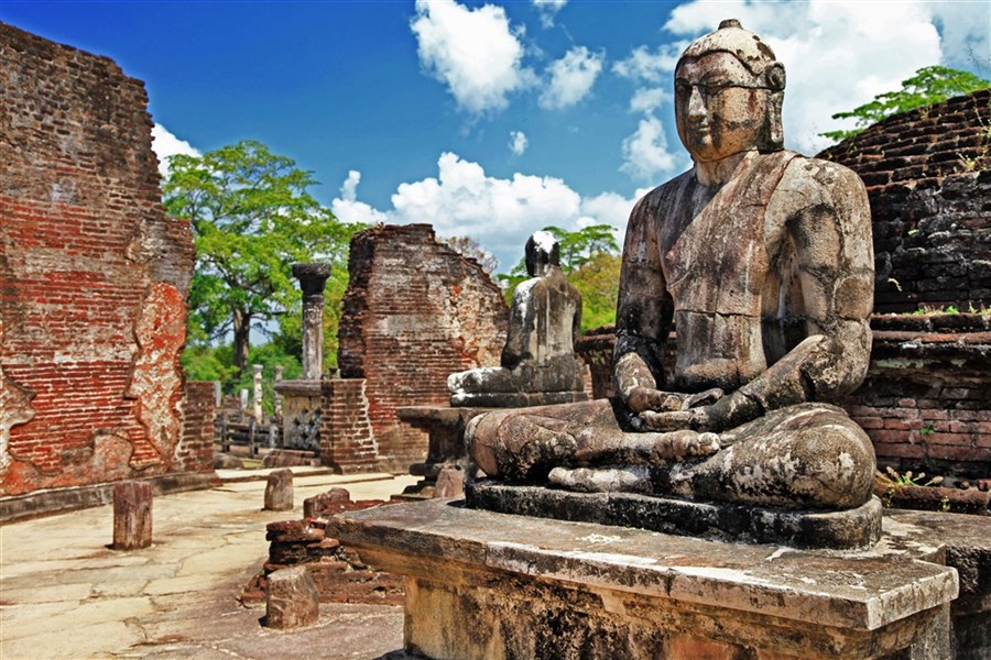 Poznejte elegantní Srí Lanku a odpočiňte si na Maledivách - Sri Lanka_Polonnaruwa_lezici Buddha