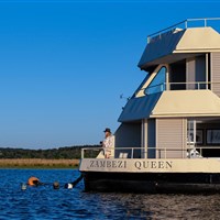 Zambezi Queen loď na řece Zambezi - Bostwana_Chobe_Zambezi Queen - ckmarcopolo.cz