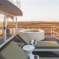 Chobe Princess loď na řece Zambezi - Botswana_Chobe_Chobe Princess_terasa - ckmarcopolo.cz