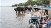 To nejlepší z Botswany - Bostwana - loď na řece v parku Chobe