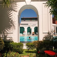 Sura Design - pool-2 - ckmarcopolo.cz