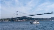 Adventní Istanbul s Marco Polo - landscape-one-side-bosphorus-boat-passing-by