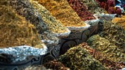 Adventní Istanbul s Marco Polo - various-colorful-spices-spice-bazaar