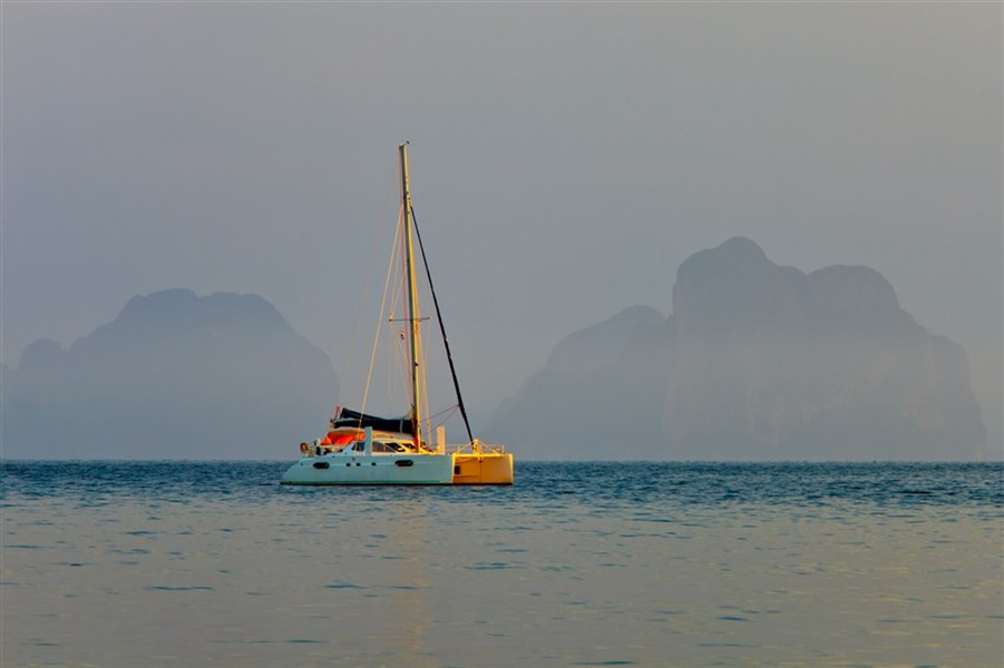 Katamaránem po skrytých ostrovech Thajska