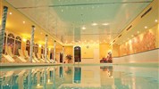 Familienhotel Berghof **** - Krytý bazén vedlejšího hotelu Frühauf (1)