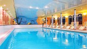 Familienhotel Berghof **** - Krytý bazén vedlejšího hotelu Frühauf (2)