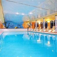 Familienhotel Berghof (S) - Krytý bazén vedlejšího hotelu Frühauf (2) - ckmarcopolo.cz