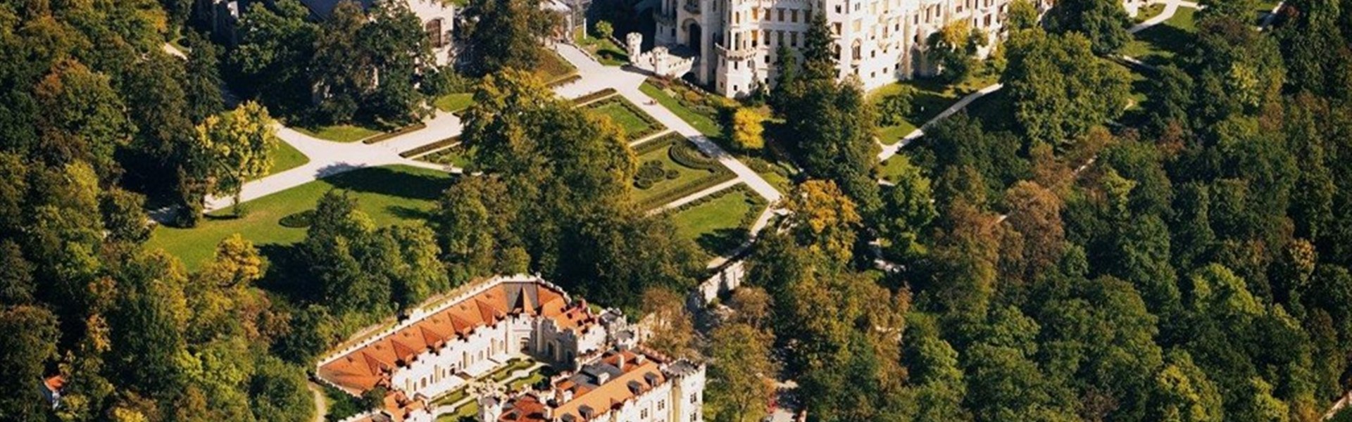 Marco Polo - Hotel Štekl - Letecká fotografie hotelu Štekl a zámku Hluboká nad Vltavou