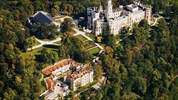 Za Oponou Jižních Čech - okruh z Tábora - Letecký snímek hotelu Štekl 4* a zámku Hluboká nad Vltavou