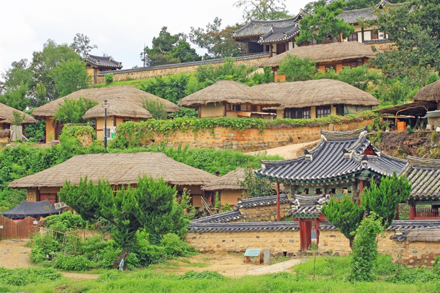Perly Východní Asie: Jižní Korea a Japonsko - Yangdong Folk Village na seznamu UNESCO
