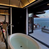 Lily Beach Resort + Spa - Sunset Water Suite - ckmarcopolo.cz