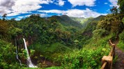 Kostarická odysea - od Pacifiku ke Karibiku: Corcovado, Tortuguero, Arenal, Monteverde - Vodopád La Fortuna, u městečka La Fortuna a sopky Arenal v centrální části Kostariky.