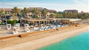 Sofitel The Palm Dubai 5* - Elegantní plážová restaurace hotelu Sofitel The Palm Resort & Spa Dubai s výhledem na Arabský záliv a soukromou pláž resortu.