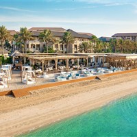 Sofitel The Palm Resort & Spa - Elegantní plážová restaurace hotelu Sofitel The Palm Resort & Spa Dubai s výhledem na Arabský záliv a soukromou pláž resortu. - www.marco-polo.cz