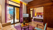 Sofitel The Palm Dubai 5* - Prostorné apartmá Junior Suite v hotelu Sofitel The Palm Resort & Spa Dubai s odděleným obývacím pokojem a rozkládací pohovkou.