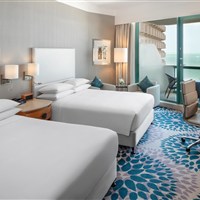 Hilton Dubai Jumeirah Beach - Deluxe pokoj s částečným výhledem na moře v hotelu Hilton Dubai Jumeirah Beach. - www.marco-polo.cz