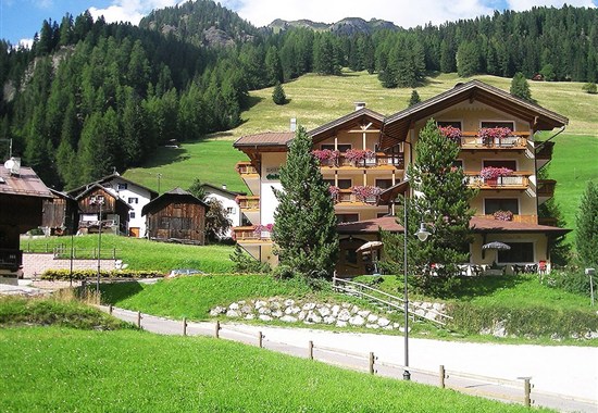 Hotel Dolomites Inn - léto - Dolomity - 