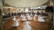 Kapadokie & Istanbul – poznávací zájezd s programem - Tradiční duchovní rituál tančících dervišů (Sema) v autentickém prostředí Kapadokie.