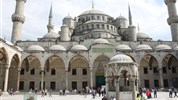 Kapadokie & Istanbul – poznávací zájezd s programem - Ikonická Modrá mešita v Istanbulu s nádherným nádvořím a osmanskou architekturou.