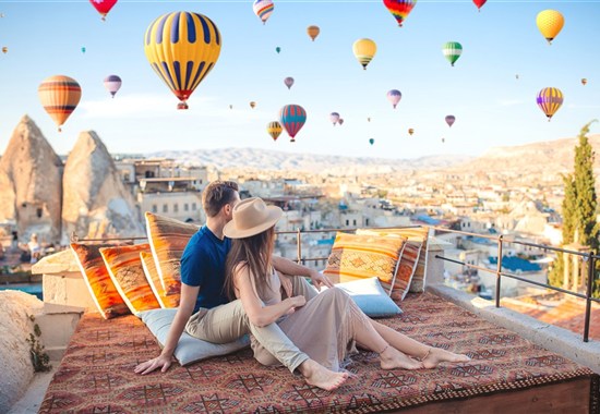 Kapadokie & Istanbul – poznávací zájezd s programem - Turecko - Nezapomenutelný romantický moment v Kapadokii s výhledem na balóny při východu slunce.