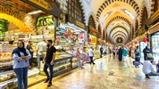 Kapadokie & Istanbul – poznávací zájezd s programem - Atmosféra orientálního trhu v Istanbulu plného koření, barev a vůní.