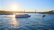 Kapadokie & Istanbul – poznávací zájezd s programem - Plavba po Bosporu s výhledem na panorama Istanbulu při západu slunce.