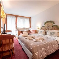 Schlosshotel Dolomiti - léto - www.marco-polo.cz