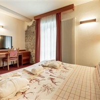 Schlosshotel Dolomiti - léto - www.marco-polo.cz