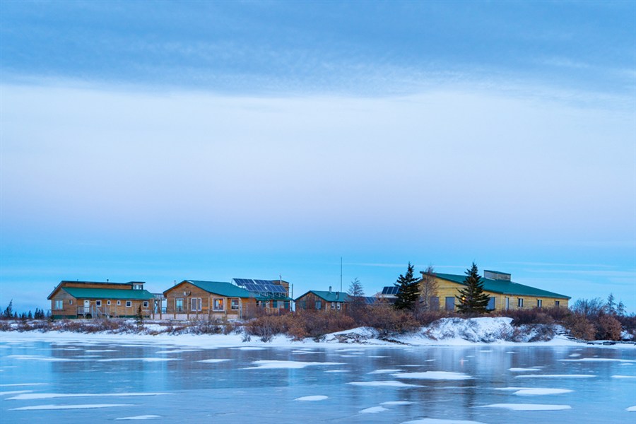 V říši ledních medvědů | prémiové safari u Hudsonova zálivu - Přílet do Dymond Lake Ecolodge ukazuje odlehlost a exkluzivitu tohoto programu. Právě pobyt v odlehlé oblasti u Hudsonova zálivu dává zájezdu V říši ledních medvědů | prémiové safari u Hudsonova zálivu jeho mimořádný charakter. Foto: Churchill Wild | Dafna Bennun