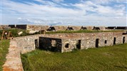 Běluhy severní Kanady | letní cesta k Hudsonovu zálivu - Prince of Wales Fort National Historic Site patří mezi nejvýznamnější historické památky oblasti Hudsonova zálivu. Pevnost připomíná období obchodu s kožešinami a strategický význam severní Kanady.