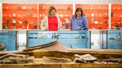 Tundra Buggy Lodge s Městem a Polárnimi Medvědy - Inuitský kajak a artefakty v Itsanitaq Museum ukazují kulturní hloubku severní Kanady. Muzeum představuje významné sbírky spojené s inuitským uměním, historií a životem v arktických oblastech.