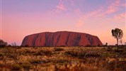 Velká cesta Austrálií a Oceánií s Fiji a Vanuatu - Rudá střed - Uluru při poznávacím zájezdu po Austrálii, Vanuatu a Fidži. Credit: Tourism Australia