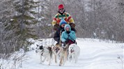 Lední medvědi v Churchillu | ikonické safari z Tundra Buggy® - Jízda se psím spřežením v Churchillu doplňuje medvědí safari o tradiční severský zážitek. Klienti se seznamují s historií psích spřežení, métiskou kulturou a způsobem pohybu, který k zimnímu severu Kanady neodmyslitelně patří.