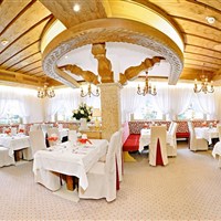 Wellnesshotel Neue Post (W) - www.marco-polo.cz