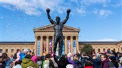 Poznávací zájezd - New York, Philadelfia, Washington DC & Cape May - Legendární socha Rockyho před Philadelphia Museum of Art připomíná nejslavnější filmovou postavu spojenou s městem.