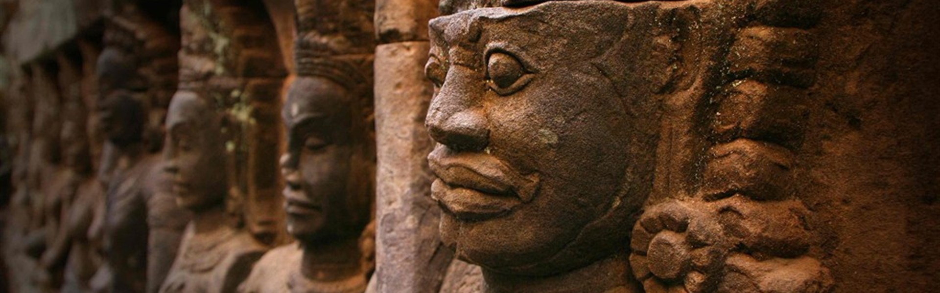 Poznávací zájezd do Kambodži a severního Thajsko - Kambodža_Angkor Wat_strážci
