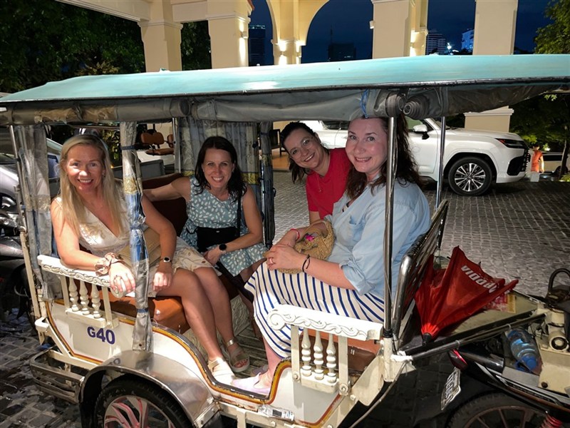 Poznávací zájezd do Kambodži a severního Thajsko - kambodža_Angkor_tuktuk