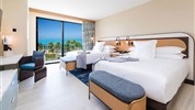 Wyndham Grand Rio Mar - Komfortní pokoj resortu Wyndham Grand Rio Mar se dvěma lůžky, balkonem a výhledem směrem k oceánu.