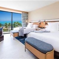 Wyndham Grand Rio Mar - Komfortní pokoj resortu Wyndham Grand Rio Mar se dvěma lůžky, balkonem a výhledem směrem k oceánu. - www.marco-polo.cz