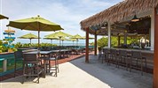Wyndham Grand Rio Mar - Hotelový bar a posezení u oceánu v resortu Wyndham Grand Rio Mar na severovýchodním pobřeží Portorika.