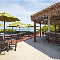 Wyndham Grand Rio Mar - Hotelový bar a posezení u oceánu v resortu Wyndham Grand Rio Mar na severovýchodním pobřeží Portorika. - www.marco-polo.cz