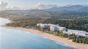 Wyndham Grand Rio Mar - Dlouhá písečná pláž u resortu Wyndham Grand Rio Mar na severovýchodním pobřeží Portorika.