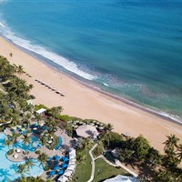 Wyndham Grand Rio Mar - Letecký pohled na Wyndham Grand Rio Mar s pláží, bazény, palmami a Atlantickým oceánem. - www.marco-polo.cz