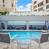 Holiday Inn Express San Juan Condado by IHG - Venkovní bazén a odpočinková terasa hotelu Holiday Inn Express San Juan Condado v Portoriku. - www.marco-polo.cz