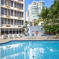 Holiday Inn Express San Juan Condado by IHG - Pohled na Holiday Inn Express San Juan Condado by IHG s venkovním bazénem v oblíbené části Condado v San Juanu. - www.marco-polo.cz