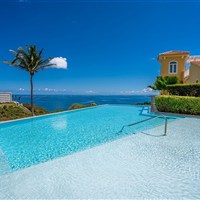 Las Casitas Village at El Conquistador - Bazén v Las Casitas Village at El Conquistador s výhledem na oceán a tropické pobřeží Fajarda v Portoriku. - www.marco-polo.cz