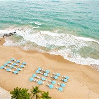San Juan Marriott Resort & Stellaris Casino - Pohled na písečnou pláž Condado Beach u hotelu San Juan Marriott Resort & Stellaris Casino v San Juanu. - www.marco-polo.cz