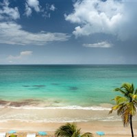 San Juan Marriott Resort & Stellaris Casino - Pláž Condado Beach s tyrkysovou vodou Atlantiku a tropickou atmosférou San Juanu v Portoriku. - www.marco-polo.cz